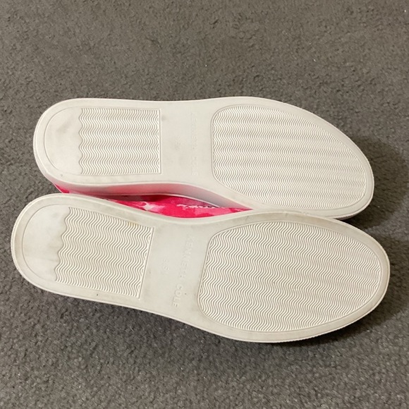 Kenneth Cole NY Kam Sz 9.5 canvas sneaker pink hot pink black white floral print - Picture 7 of 9